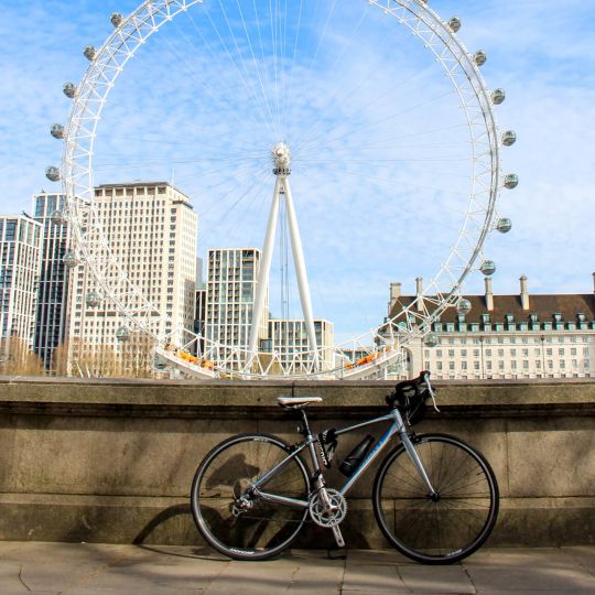 Discover London's famous landmarks on two wheels.