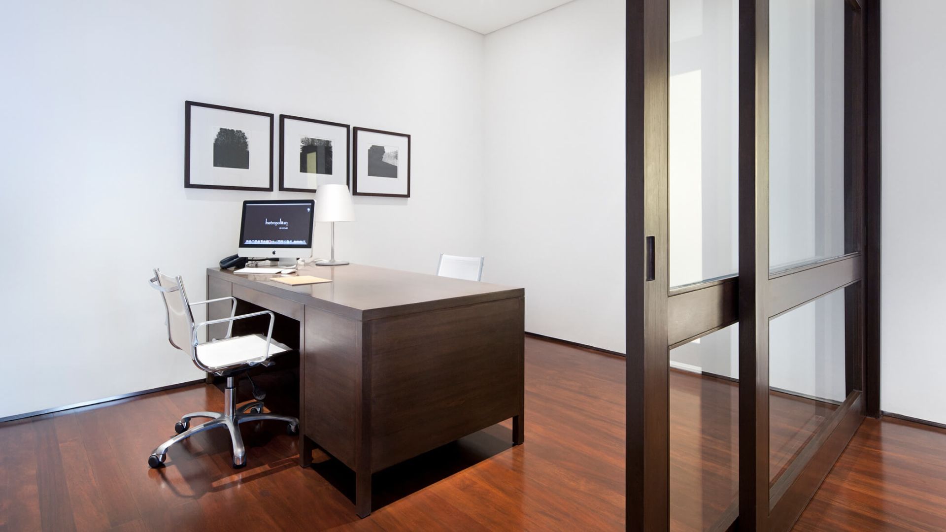 Fully equipped office - Image