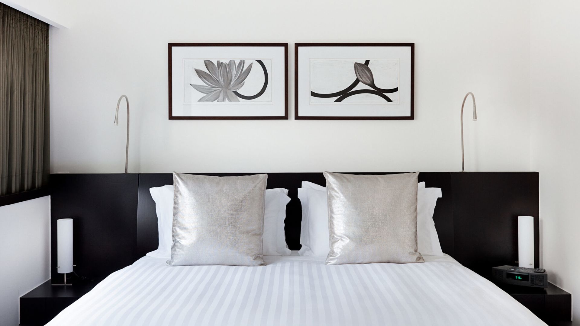 King bed with Egyptian cotton linen - Image