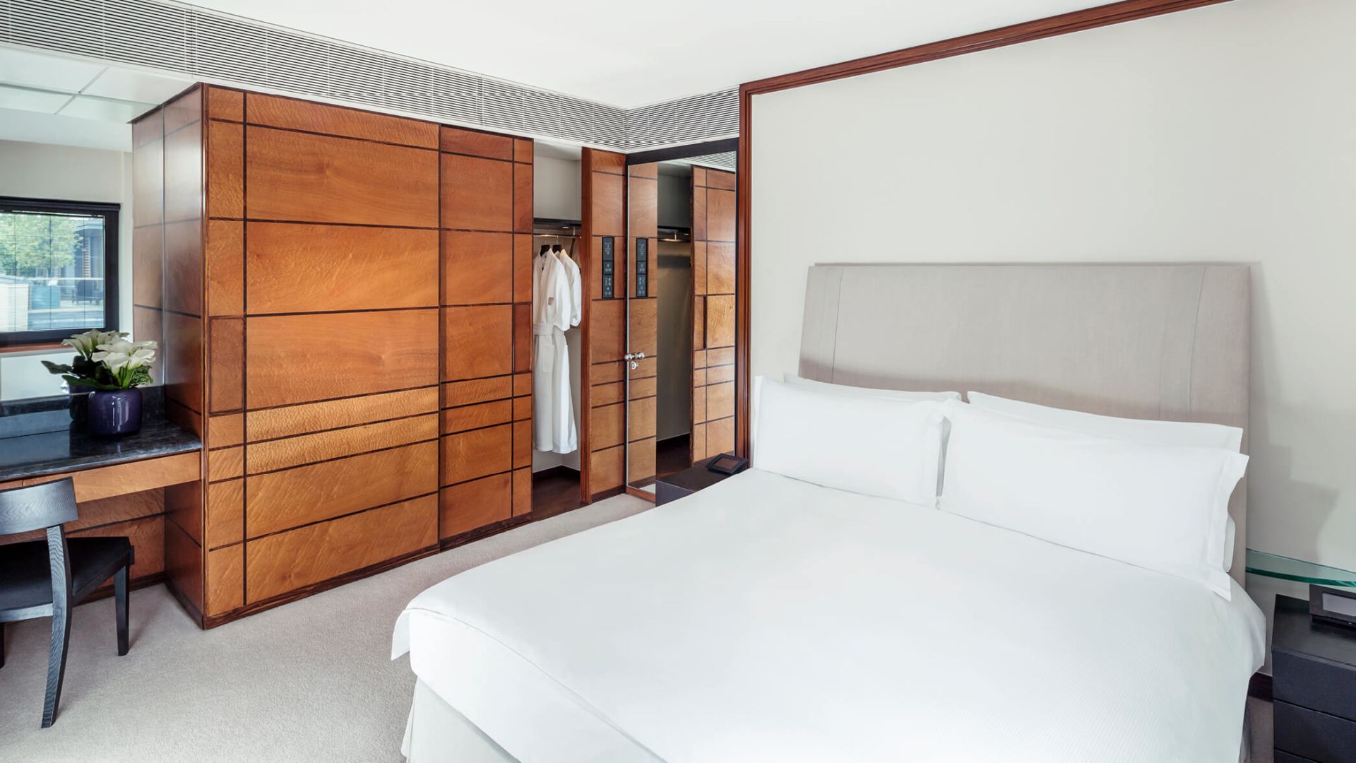 COMO Suite Bedroom - Image