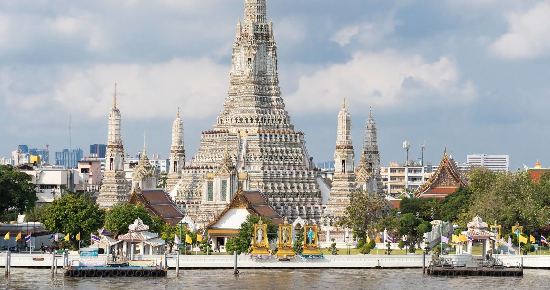 Wat Arun With A Body Of Water